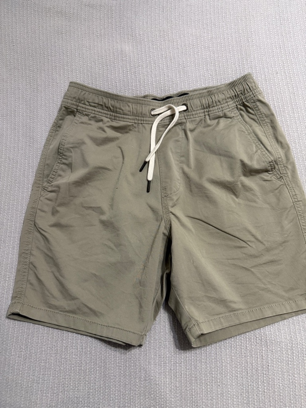 Hollister Men’s Drawstring Chino Shorts in Khaki & Stone - Picture 7 of 16